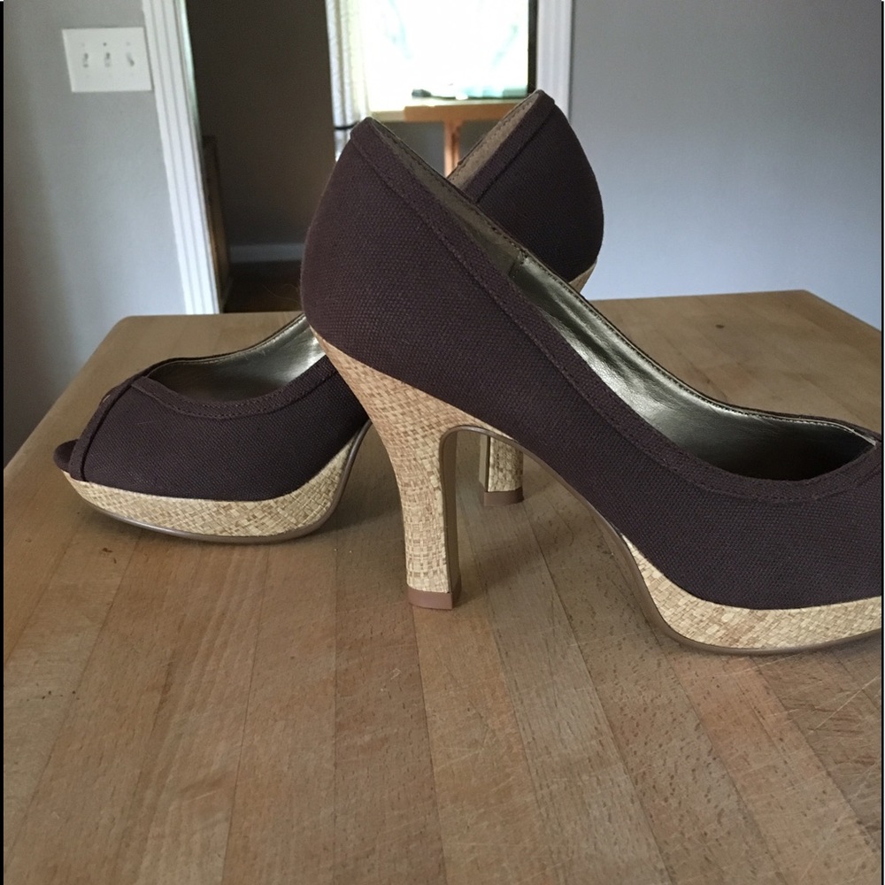Steve Madden Brown Peep Toe Pumps