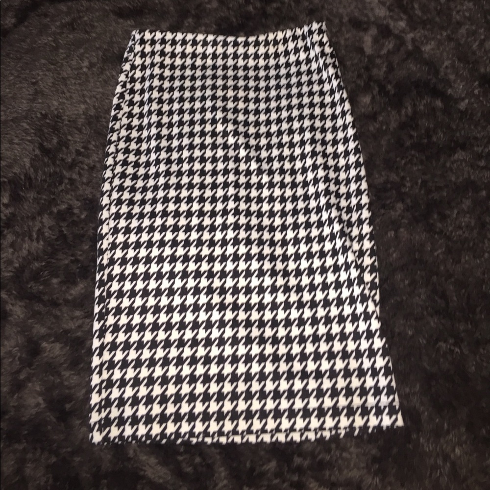 Houndstooth (black and white) pencil skirt