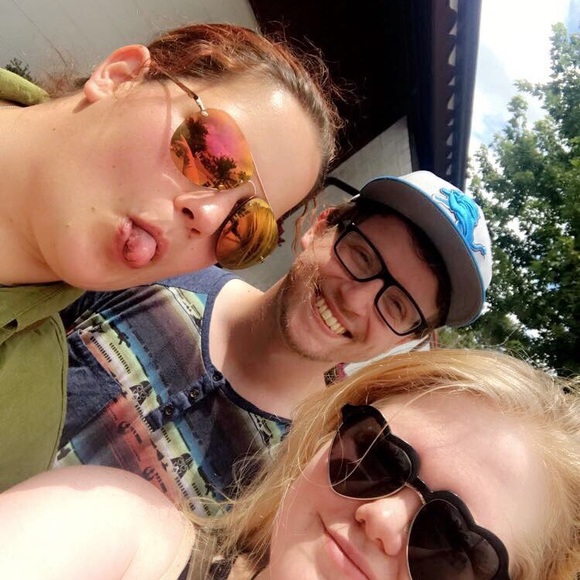 Meet your Posher, Coty - Picture 2 of 5