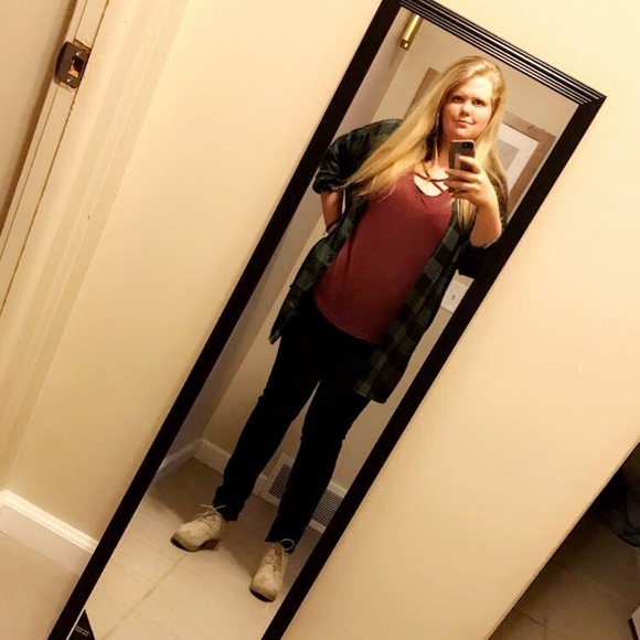 Meet your Posher, Coty - Picture 3 of 5