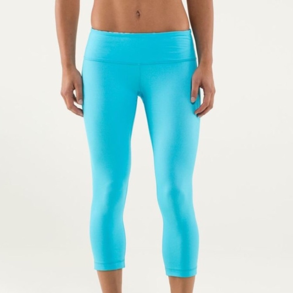 Lululemon baby blue wunder under crops