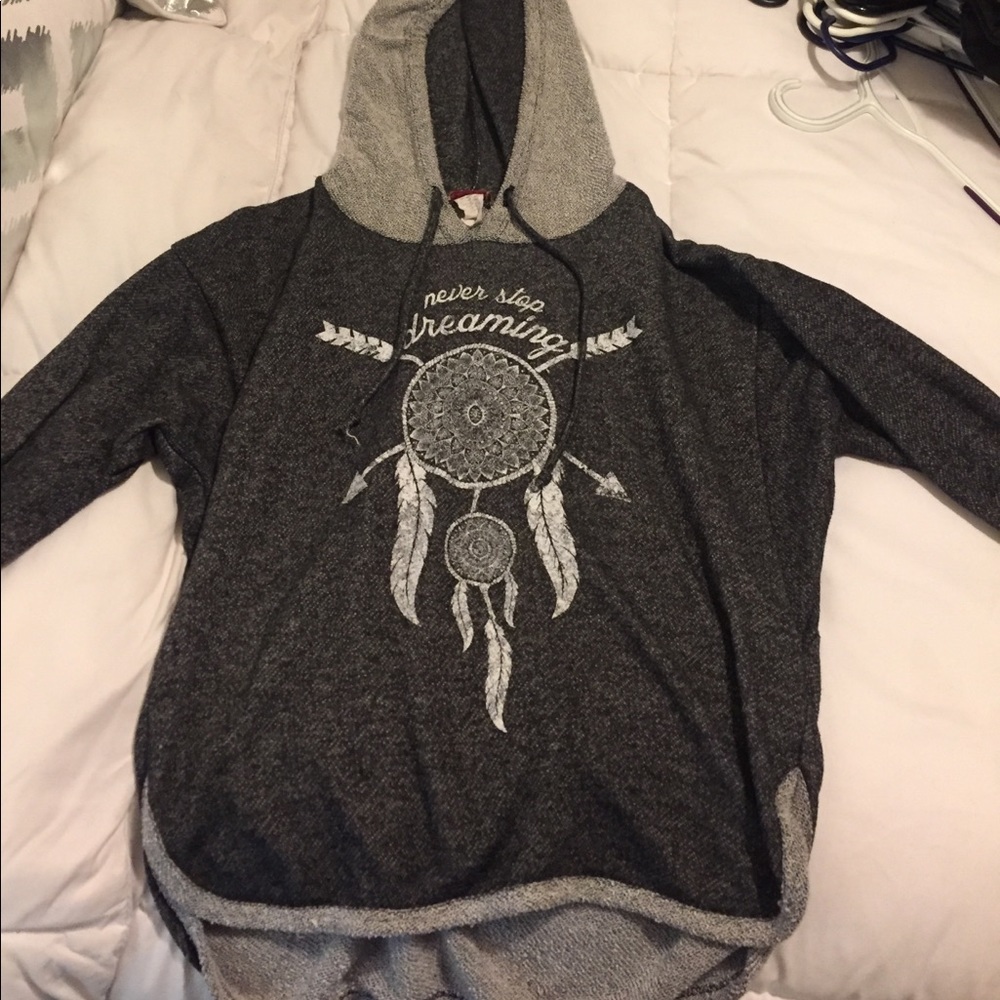 Lightweight 'Never Stop Dreaming' hoodie