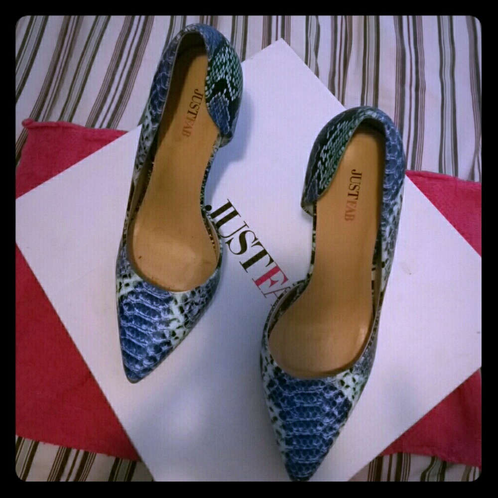 Worn once snake skin pump