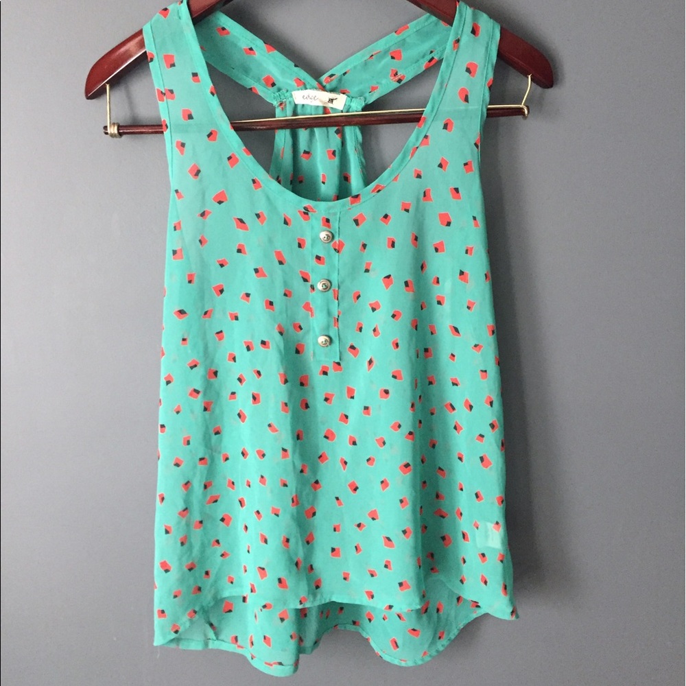 Patterned sleeveless shirt