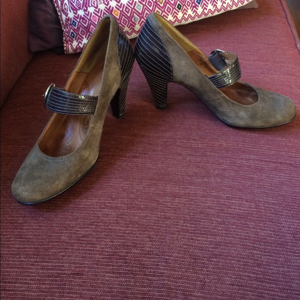 Gray/brown Söfft suede/patent leather pumps. Sz 8