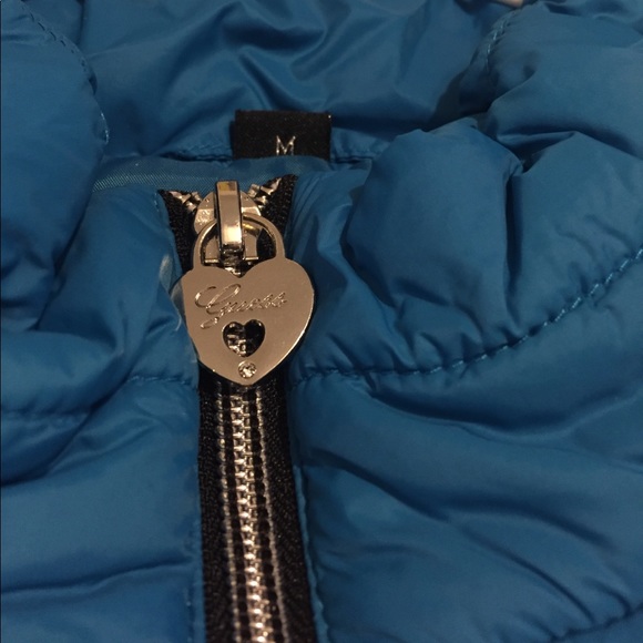 Guess puffy vest side M - Picture 2 of 3