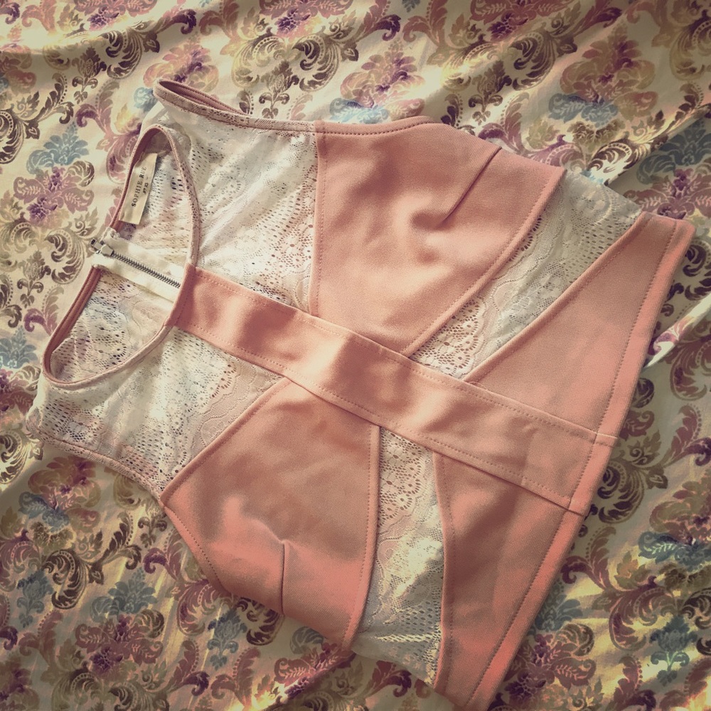 XS Laced pink crop top