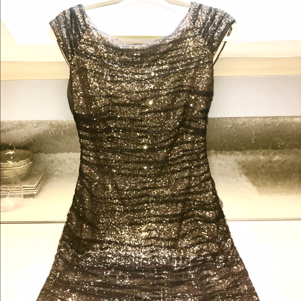 Cocktail dress with capped Sleeves