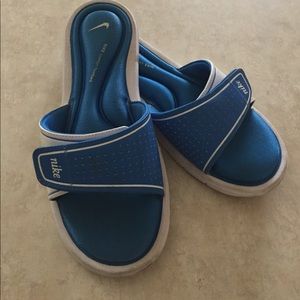 Women's Nike comfort slides size 9