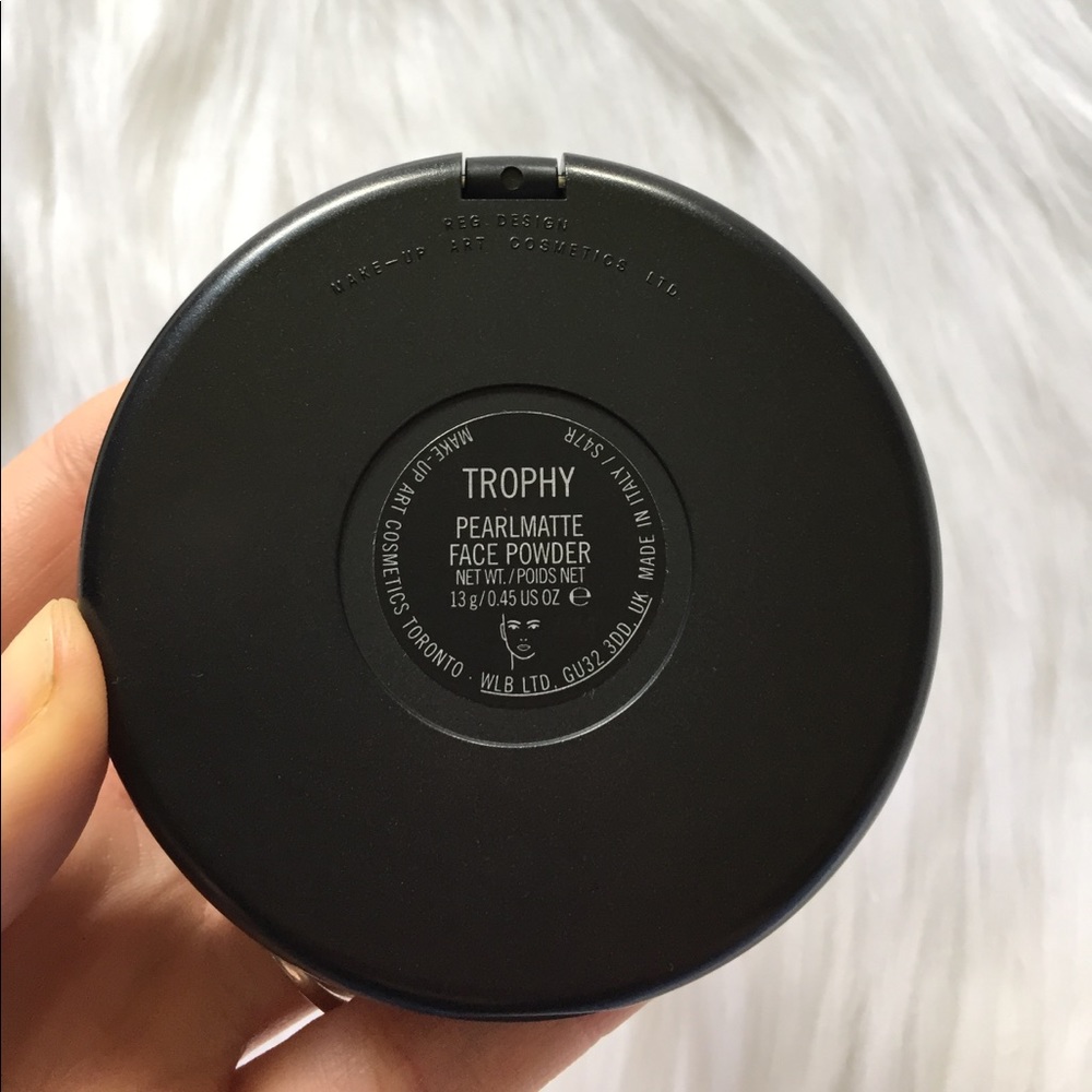 🤍HPx2🎳[ MAC ] Limited Edition Trophy Peralmatte Face Powder - Picture 3 of 5