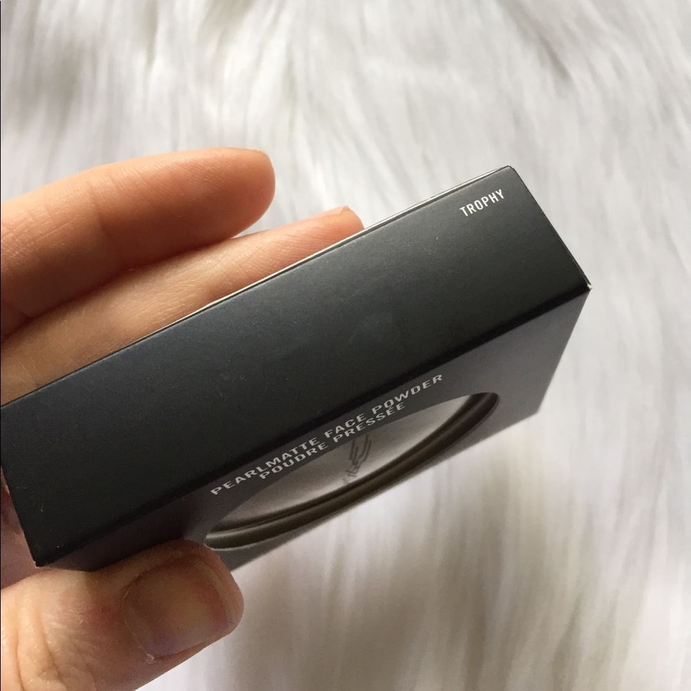 🤍HPx2🎳[ MAC ] Limited Edition Trophy Peralmatte Face Powder - Picture 5 of 5