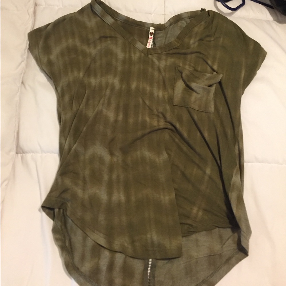 Green loose fitting t shirt