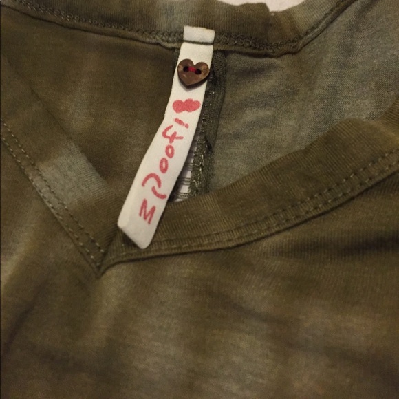 Green loose fitting t shirt - Picture 2 of 4