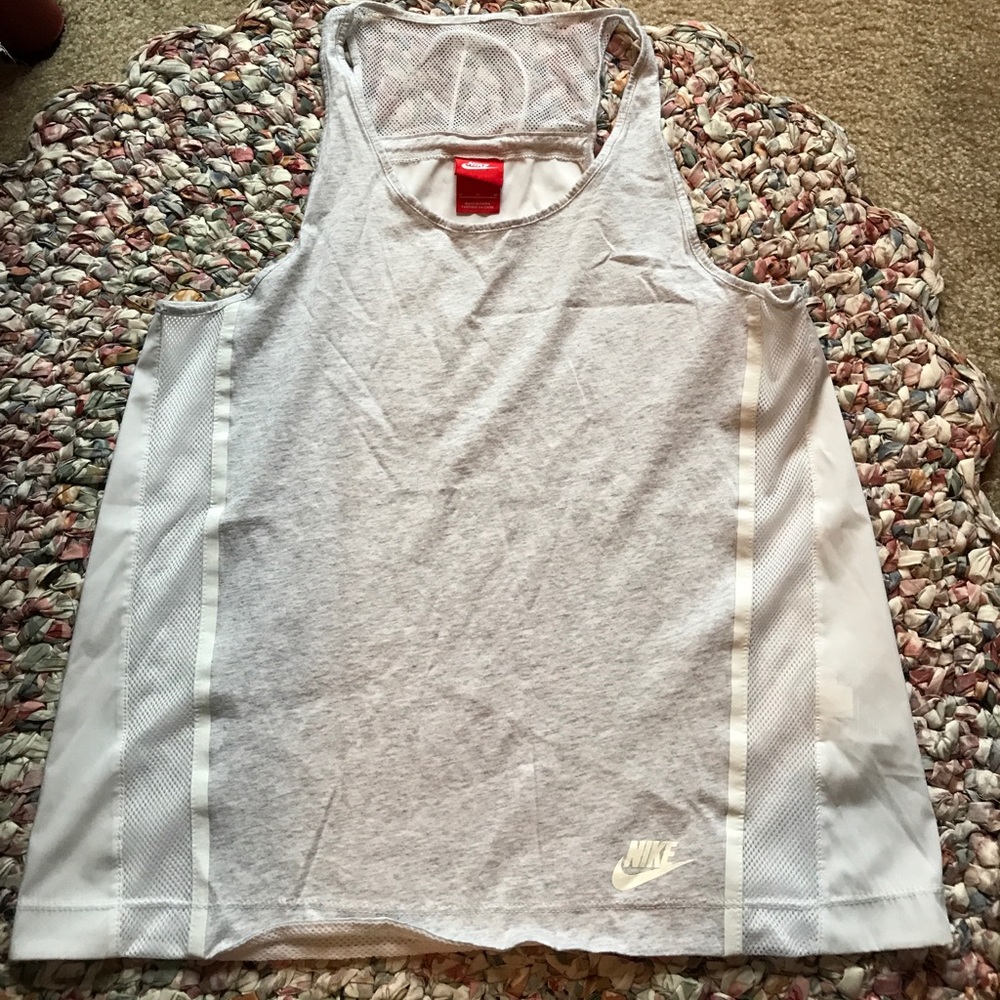 Light grey Nike tank