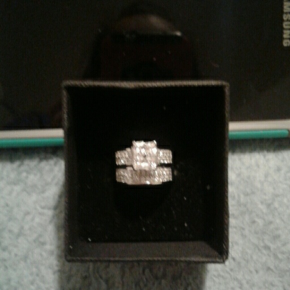 Women's size 7 wedding ring set - Picture 1 of 4