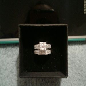 Women's size 7 wedding ring set