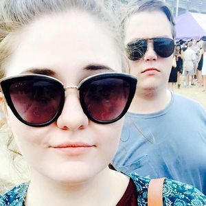 Meet your Posher, Caroline