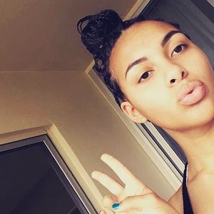 Meet your Posher, Dionna