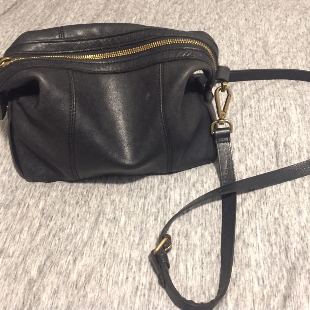 Madewell black bag.