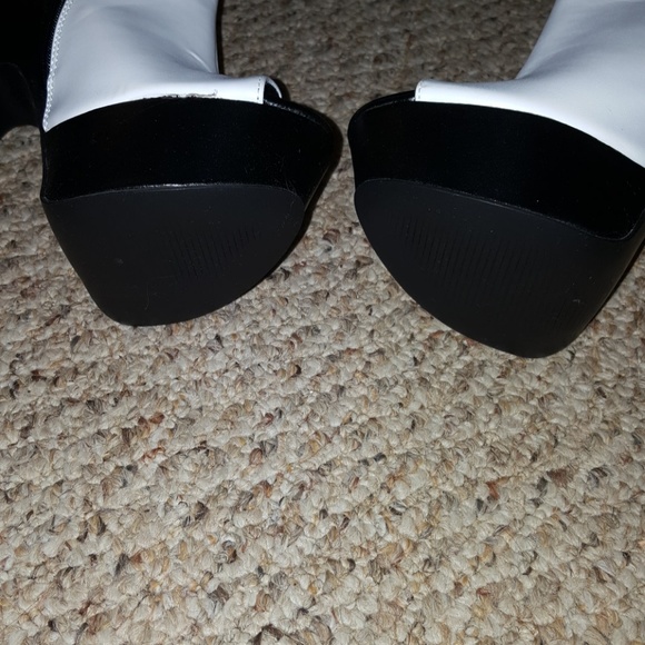 Shoes - Picture 4 of 5