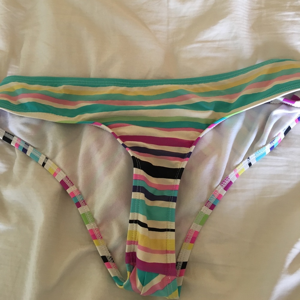 cute roxy swim bottoms (slightly cheeky)