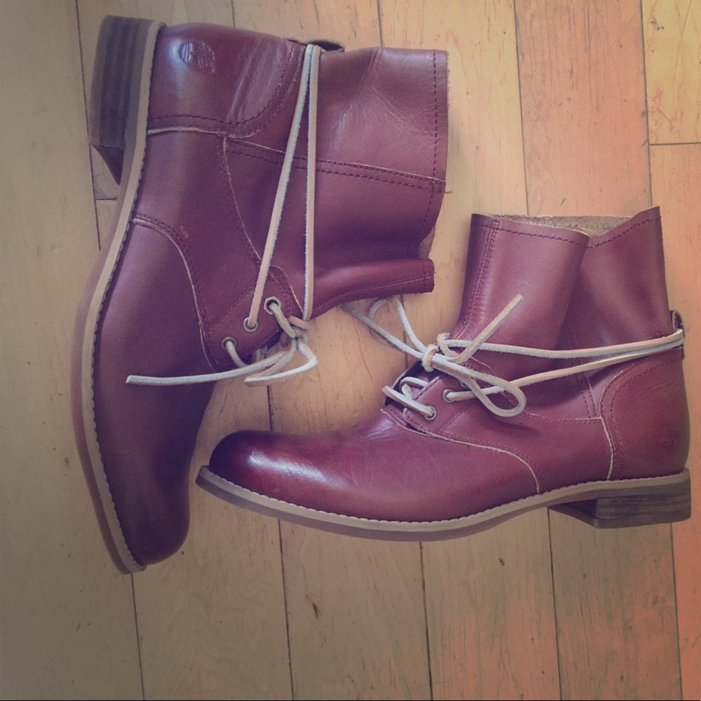 Timberland brown leather boots with tie