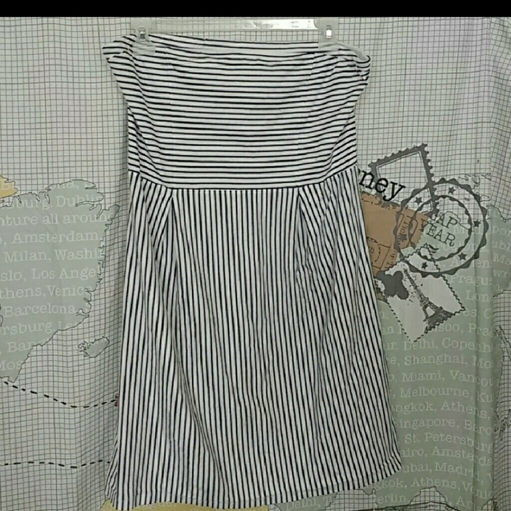 Old Navy strapless dress and tc LulaRoe great legg