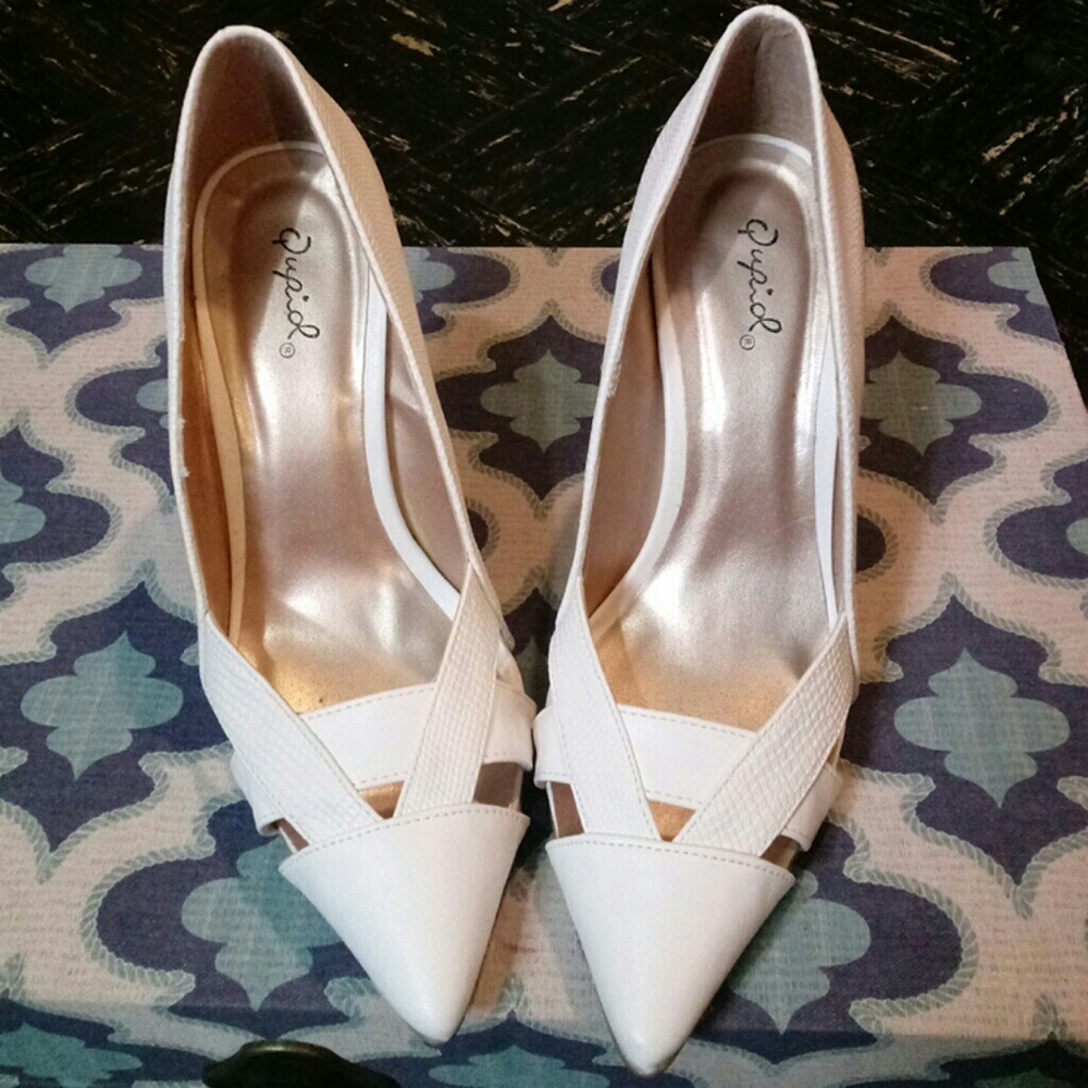 Size 7.5 Qupid White Heels