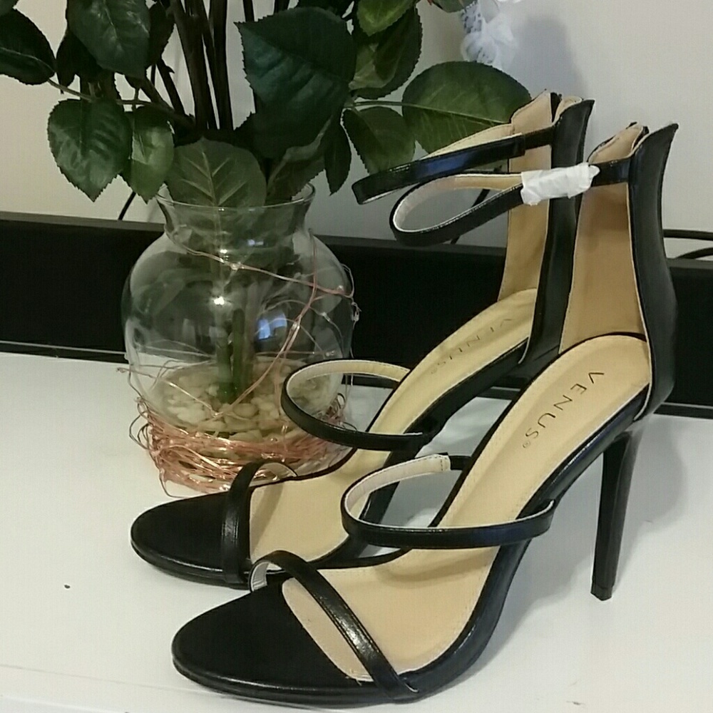 Venus black high heels 8.5