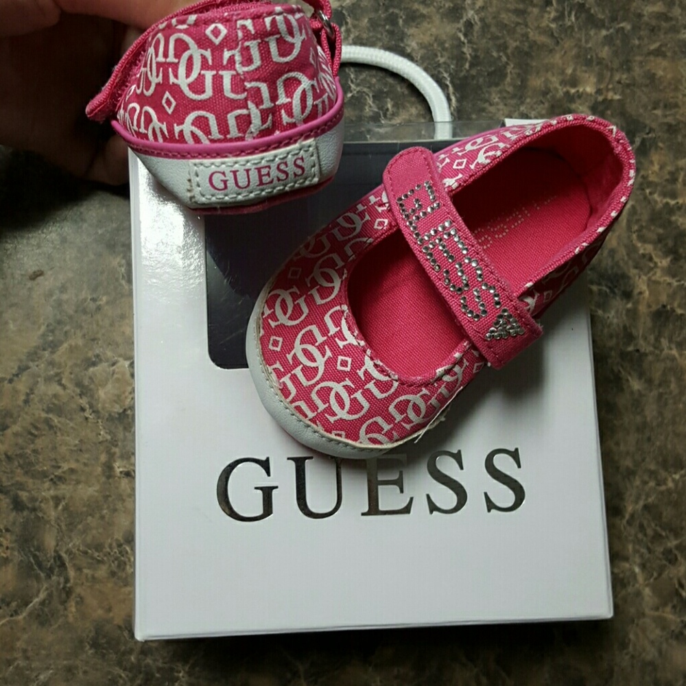 Like New in box  Guess baby shoes size 3 =6/9 mos