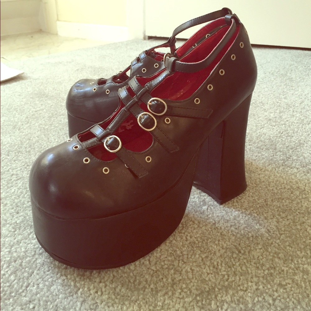 Hot Topic Black Platforms