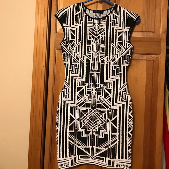 RVN Dresses & Skirts - Gorgeous geometric dress