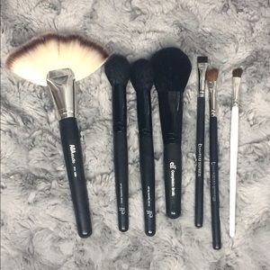 Makeup brushes