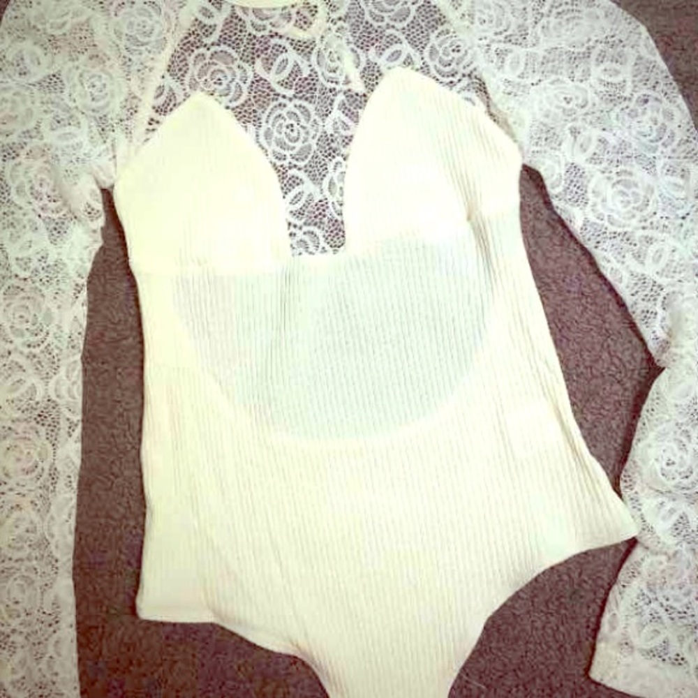 Now Available💓White Floral Mesh cutout bodysuit - Picture 4 of 5