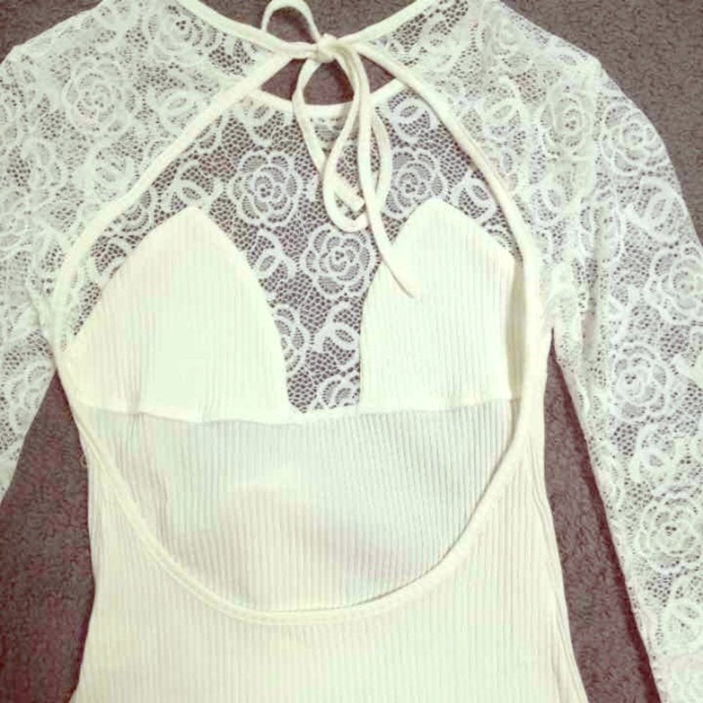 Now Available💓White Floral Mesh cutout bodysuit - Picture 5 of 5
