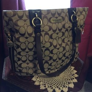 Coach purse F19388