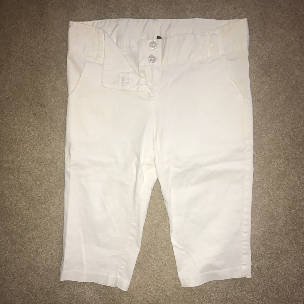 Wrapper white Bermuda shorts