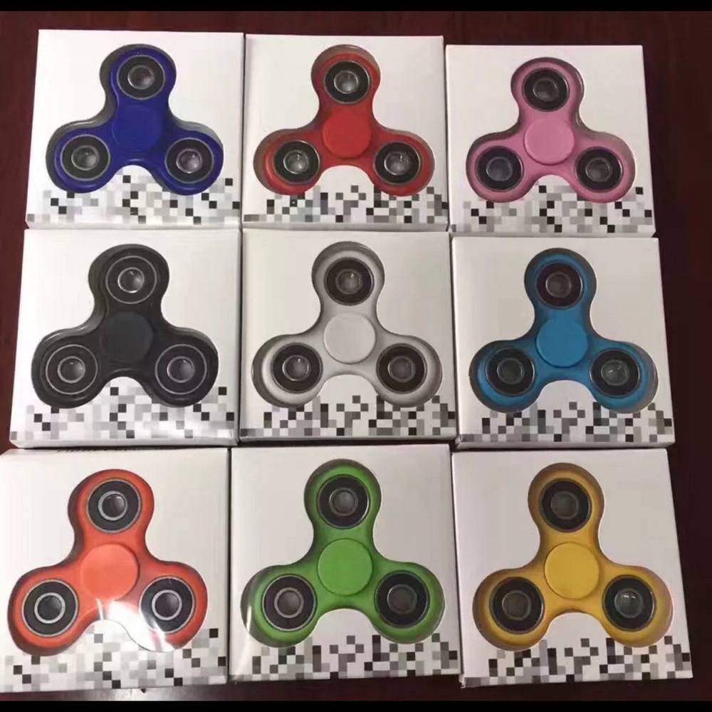 ANY 4 fidget spinners