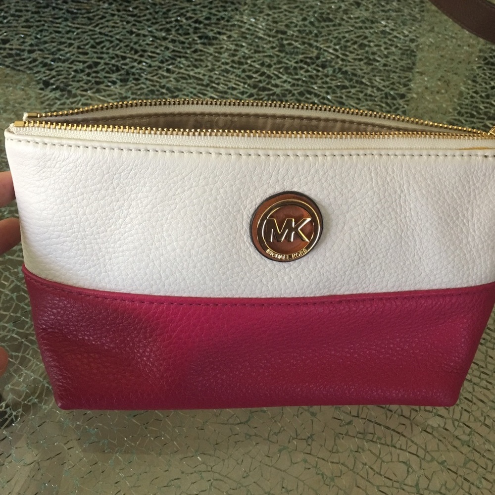 Michael Kors Fulton leather wristlet
