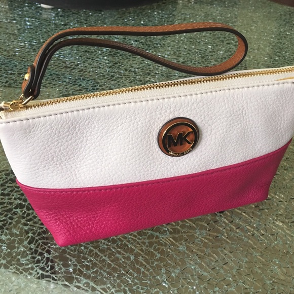 Michael Kors Fulton leather wristlet - Picture 2 of 5