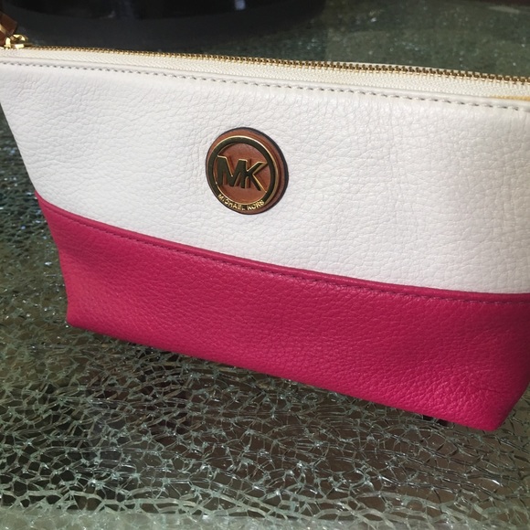 Michael Kors Fulton leather wristlet - Picture 3 of 5