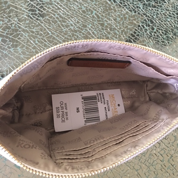 Michael Kors Fulton leather wristlet - Picture 4 of 5