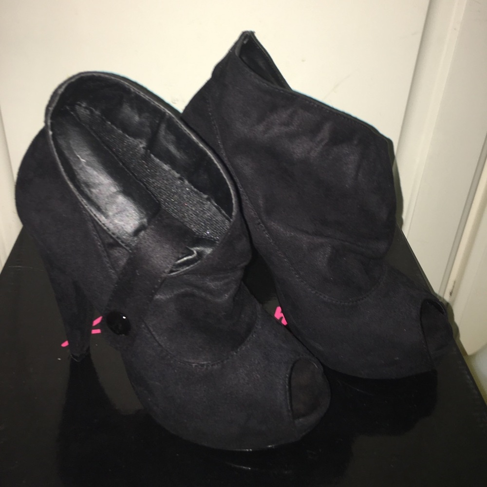 Black booties size 5