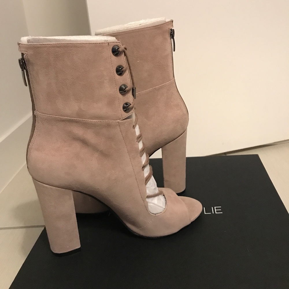Kendall and Kylie Ella suede heels NUDE SIZE 10