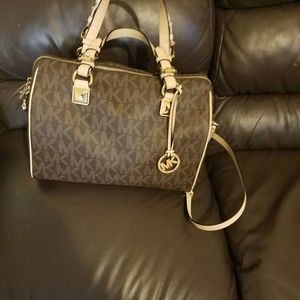 Michael kors bag authentic