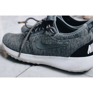 Nike Grey Tech Fleece Roche