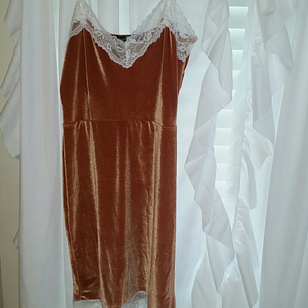 Boohoo rust colored dress