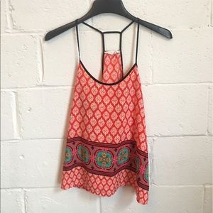 Patterned tank