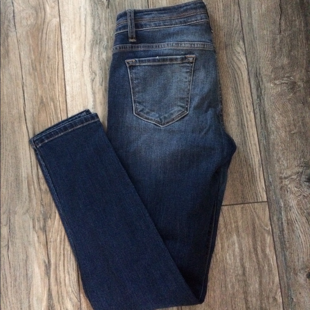 KanCan distressed skinny