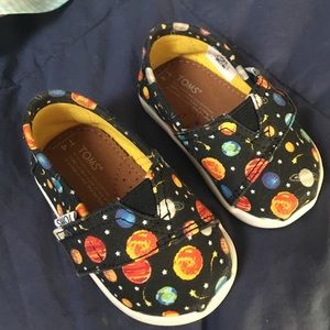 Toms solar system shoes